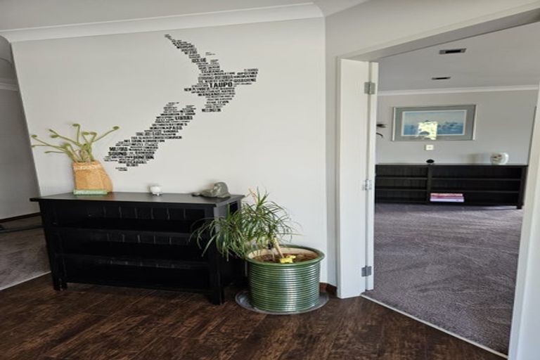 Photo of property in 94 Pohutukawa Drive, Levin, 5571