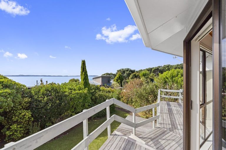Photo of property in 26 Pacific Parade, Army Bay, Whangaparaoa, 0930