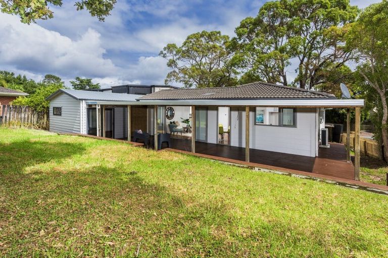 Photo of property in 22 St Catherine Crescent, West Harbour, Auckland, 0618