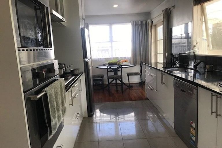 Photo of property in 53 Neal Avenue, Glenfield, Auckland, 0629