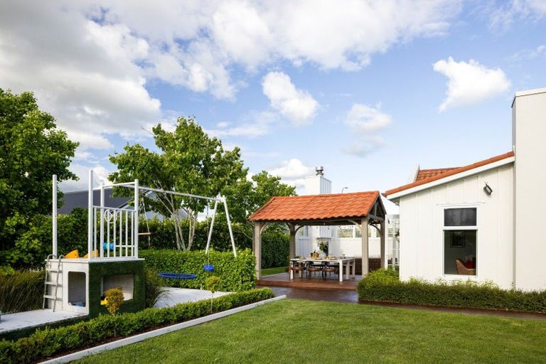 Photo of property in 83 Saint Kilda Road, Cambridge, 3434