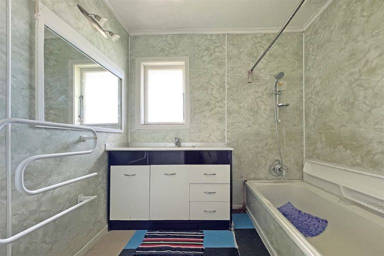 Photo of property in 75 Larnoch Road, Henderson, Auckland, 0610