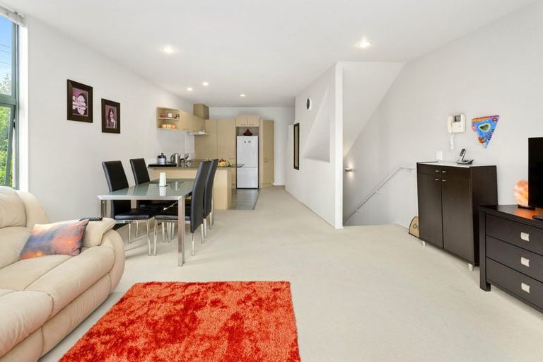 Photo of property in 14/19 Ocean View Road, Hillcrest, Auckland, 0627