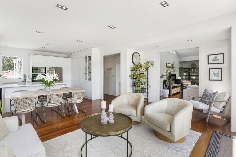 Photo of property in 2/51 Beach Road, Mellons Bay, Auckland, 2014
