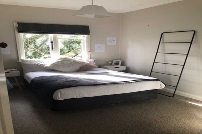 Photo of property in 33 Creswick Terrace, Northland, Wellington, 6012