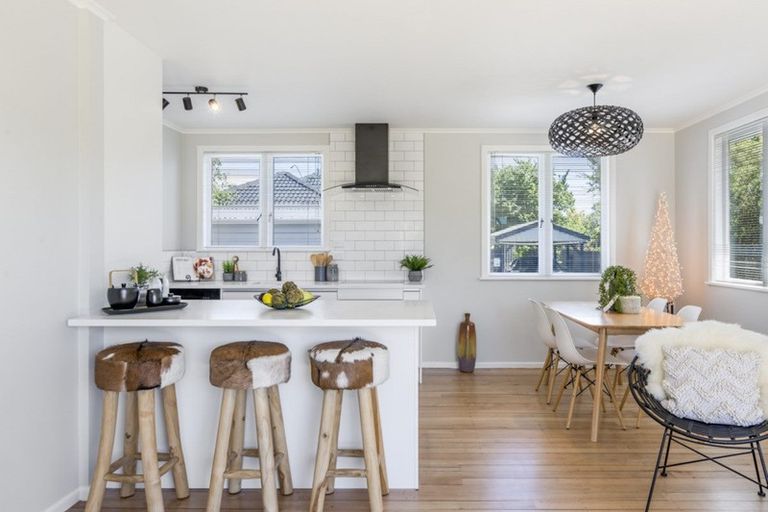 Photo of property in 48 Longburn Road, Henderson, Auckland, 0610