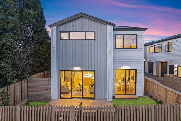 Photo of property in 3a Raupapa Street, Northcote, Auckland, 0627