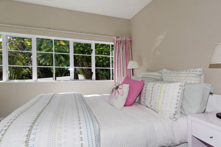 Photo of property in 27 Opou Road, Titirangi, Auckland, 0604