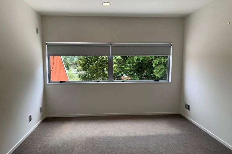 Photo of property in 76h Edmonton Road, Henderson, Auckland, 0612