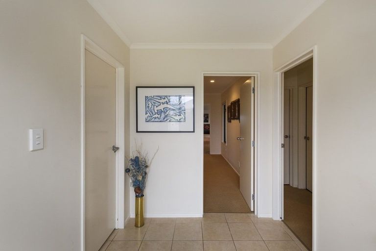 Photo of property in 146 Pacific Drive, Fitzherbert, Palmerston North, 4410