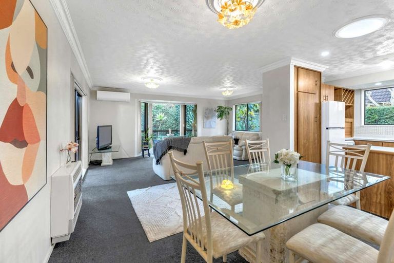 Photo of property in 3 Caroline Crescent, Highbury, Palmerston North, 4412