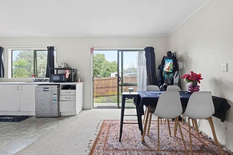 Photo of property in 7a Ngatira Place, Clendon Park, Auckland, 2103