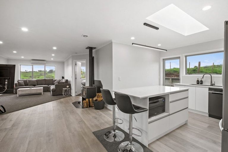 Photo of property in 350 Awai Road, Tarurutangi, New Plymouth, 4372