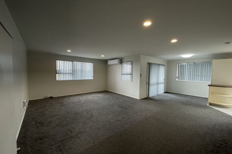 Photo of property in 6 Marco Place, Highland Park, Auckland, 2010