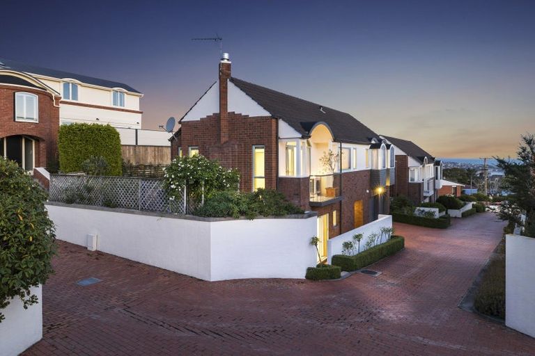 Photo of property in 60 Drivers Road, Maori Hill, Dunedin, 9010