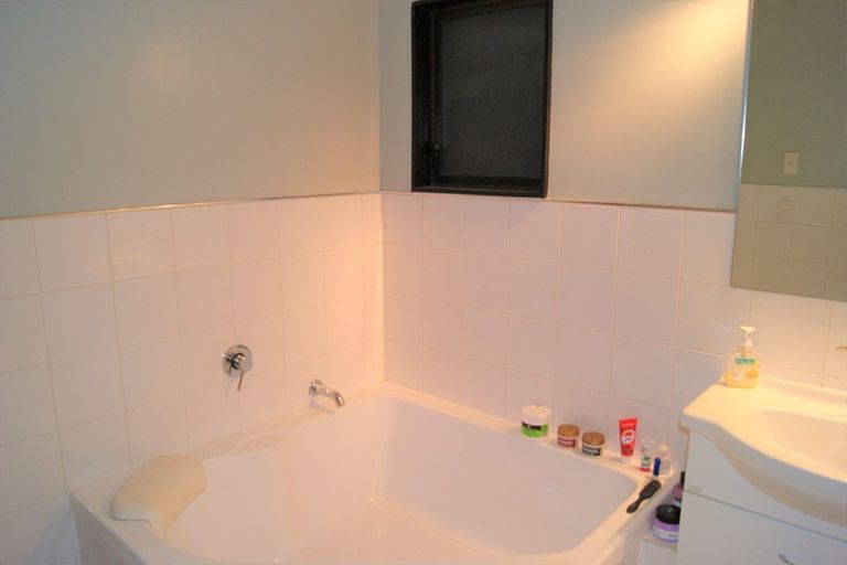 Photo of property in 9u4 Wilkinson Street, Oriental Bay, Wellington, 6011