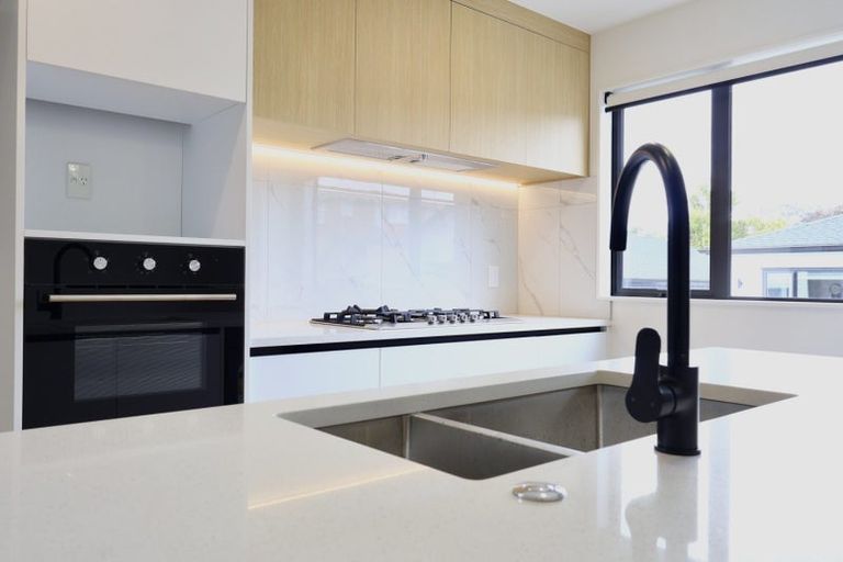 Photo of property in 25 Hutchinson Avenue, New Lynn, Auckland, 0600