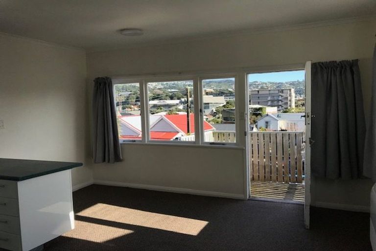 Photo of property in 132 Brougham Street, Mount Victoria, Wellington, 6011