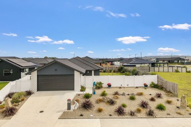 Photo of property in 4 Te Taniwha Road, One Tree Point, 0118