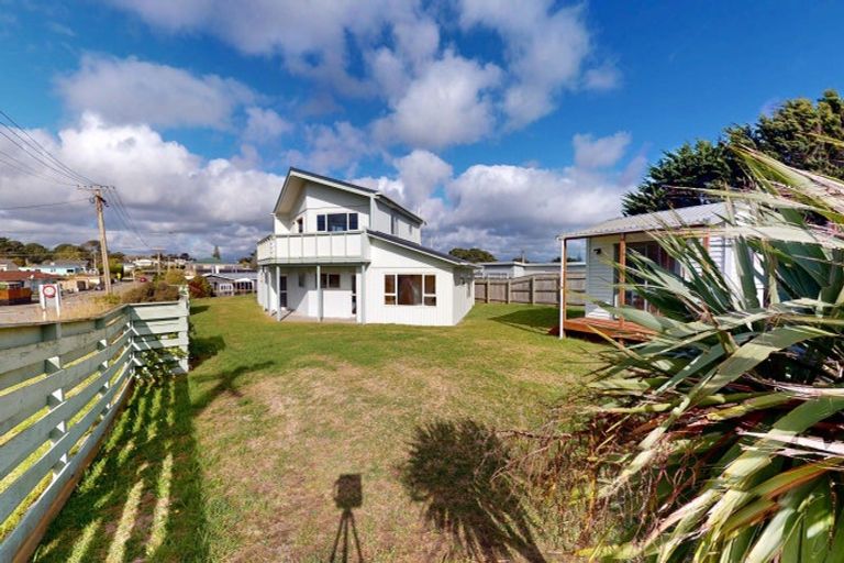 Photo of property in 121 Rua Avenue, Waitarere Beach, Levin, 5510