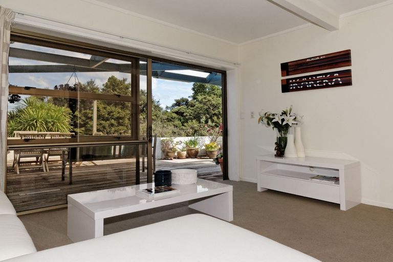 Photo of property in 27 Opou Road, Titirangi, Auckland, 0604