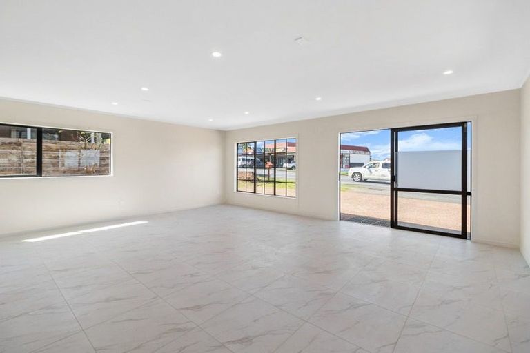 Photo of property in 117 Botany Road, Botany Downs, Auckland, 2010