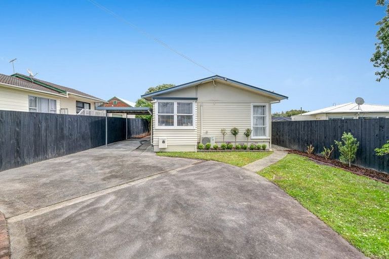 Photo of property in 71b Red Beach Road, Red Beach, 0932