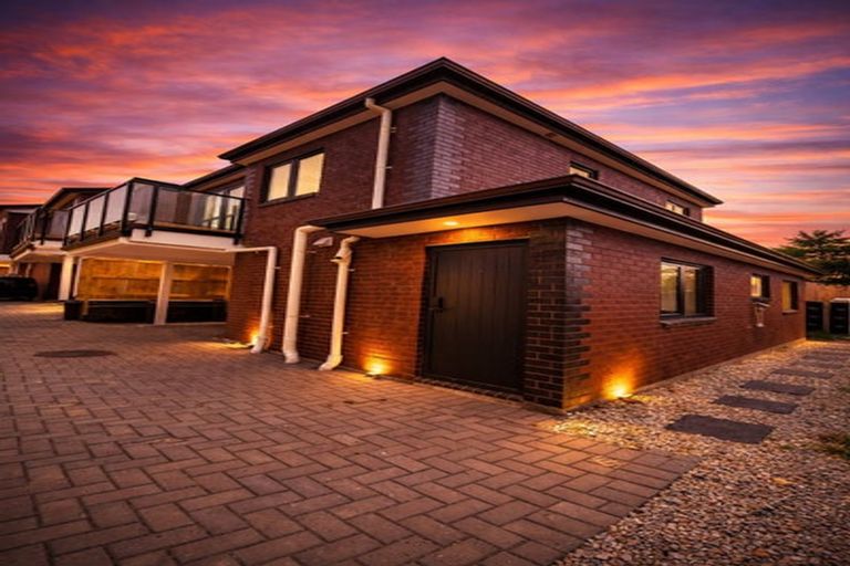 Photo of property in 4253 Great North Road, Glendene, Auckland, 0602