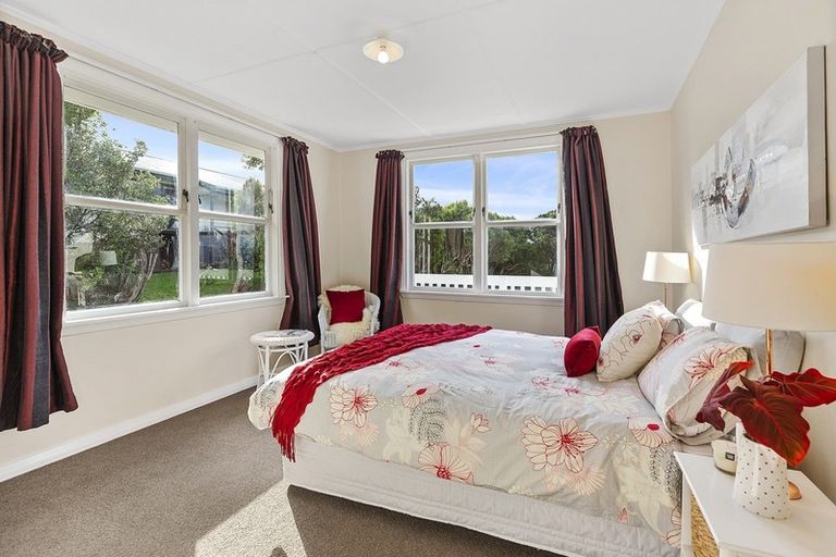 Photo of property in 2 Rakihau Place, Titahi Bay, Porirua, 5022