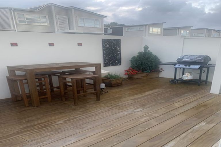 Photo of property in 73 Karepiro Drive, Stanmore Bay, Whangaparaoa, 0932