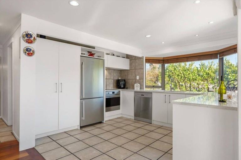 Photo of property in 988 Papamoa Beach Road, Papamoa Beach, Papamoa, 3118