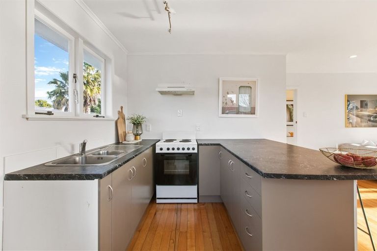 Photo of property in 1/35 Verran Road, Birkenhead, Auckland, 0626
