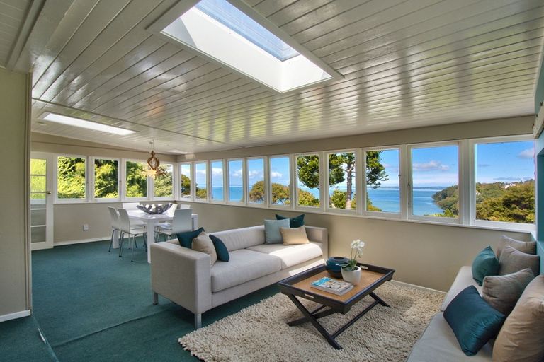 Photo of property in 27 Opou Road, Titirangi, Auckland, 0604