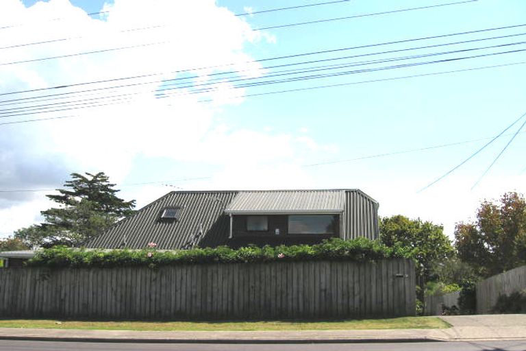 Photo of property in 2/81 Carlisle Road, Torbay, Auckland, 0632