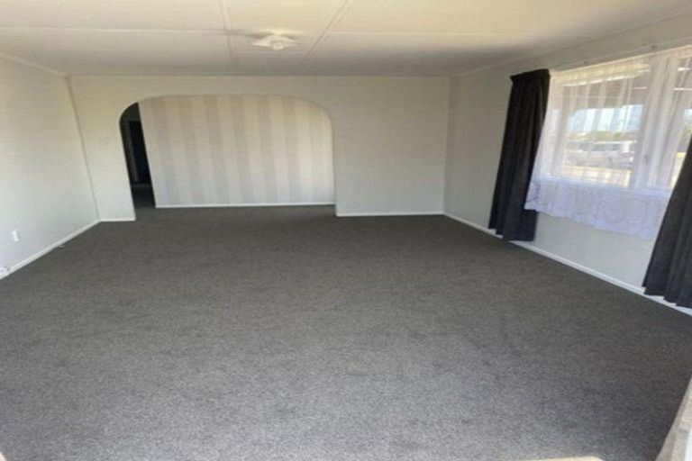 Photo of property in 12 Mosston Road, Castlecliff, Whanganui, 4501