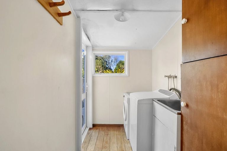 Photo of property in 1 Queens Road, Glen Avon, New Plymouth, 4312