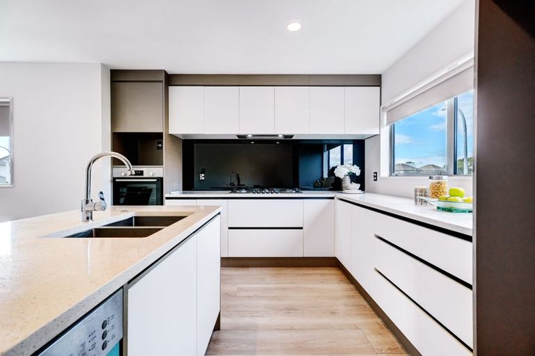 Photo of property in 2 Meritage Lane, Te Atatu South, Auckland, 0610