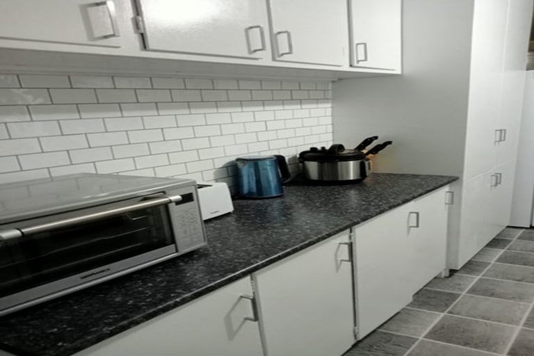 Photo of property in 11 Iredale Road, Hawera, 4610