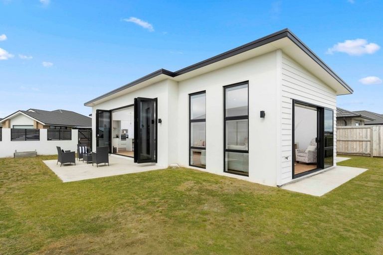 Photo of property in 19 Harding Drive, Papamoa Beach, Papamoa, 3118