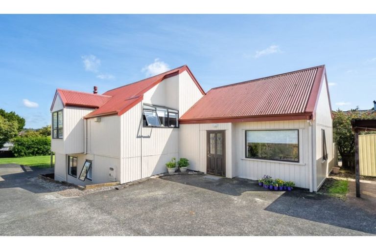 Photo of property in 121 Astley Avenue, New Lynn, Auckland, 0600