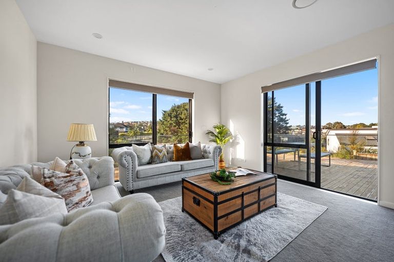 Photo of property in 14 Rathmullen Place, Pinehill, Auckland, 0632