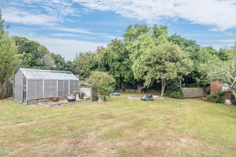 Photo of property in 40 Kaitawa Crescent, Paraparaumu, 5032