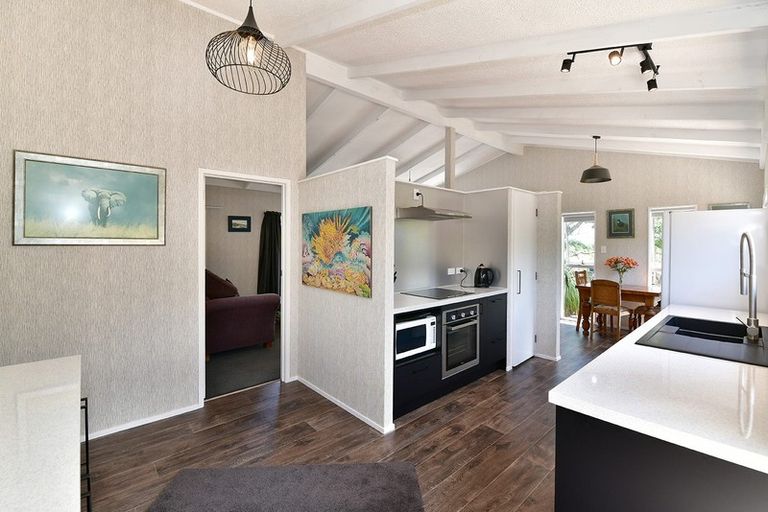 Photo of property in 6 Hand Road, Helensville, 0800