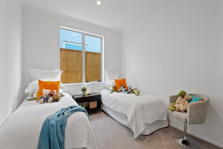Photo of property in 17 Kukuwai Avenue, Red Beach, 0932