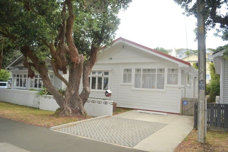 Photo of property in 84 The Parade, Island Bay, Wellington, 6023