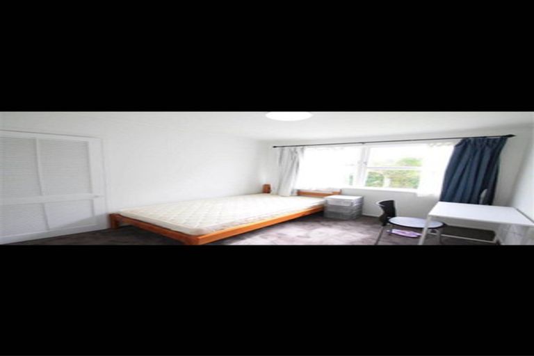 Photo of property in 19 Segedin Place, Glenfield, Auckland, 0629