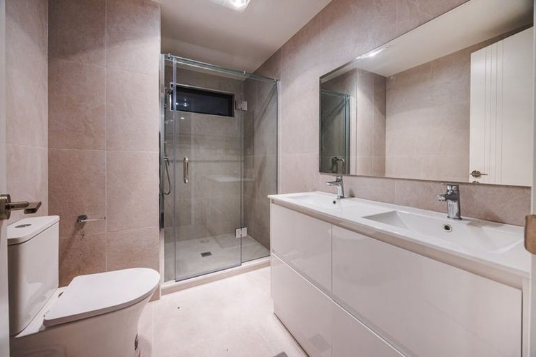 Photo of property in 38a Cascades Road, Pakuranga Heights, Auckland, 2010