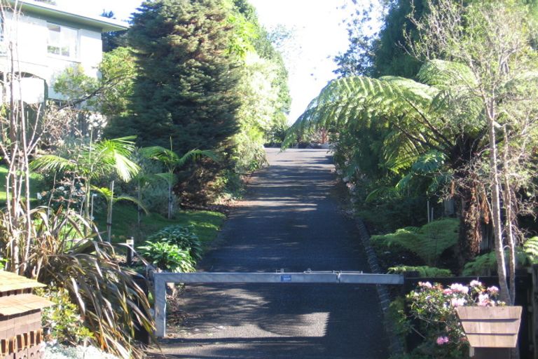 Photo of property in 11e Longfellow Parade, Glen Eden, Auckland, 0604