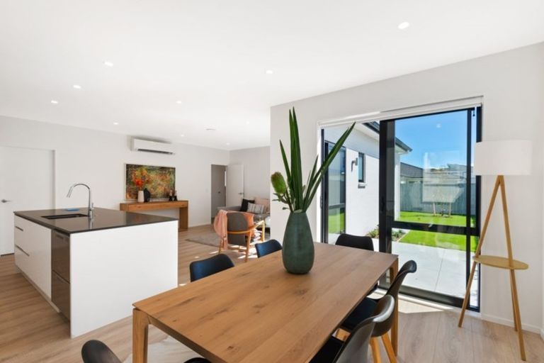 Photo of property in 19 Waituarua Drive, Takanini, 2112