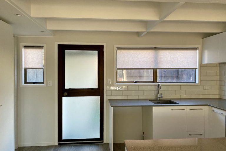 Photo of property in 2/75 Birkdale Road, Birkdale, Auckland, 0626